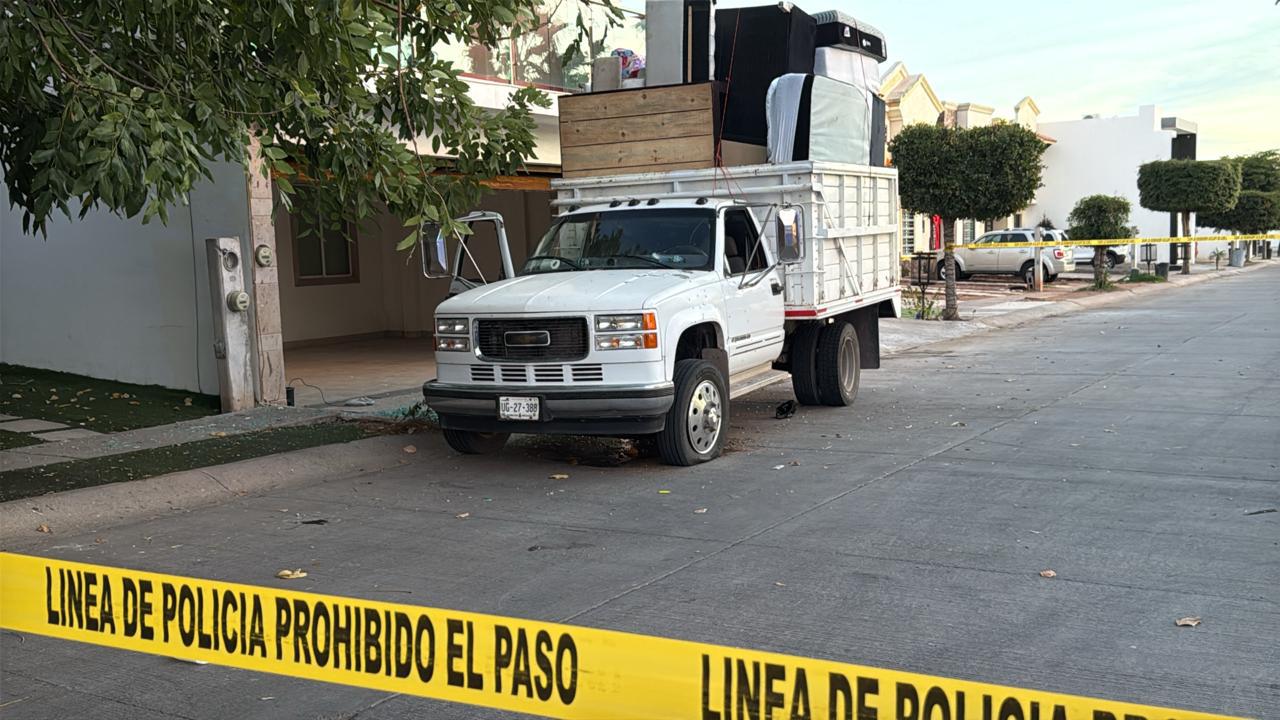 $!Balean un domicilio y camión de mudanza en fraccionamiento Stanza Cantabria, en Culiacán