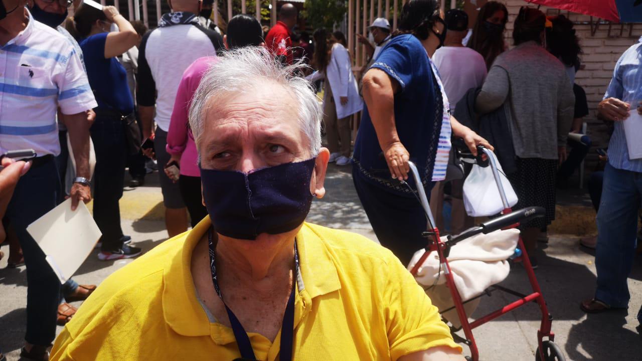 $!Con retrasos, desorganización y reclamos, inicia en Mazatlán la vacunación contra el Covid-19