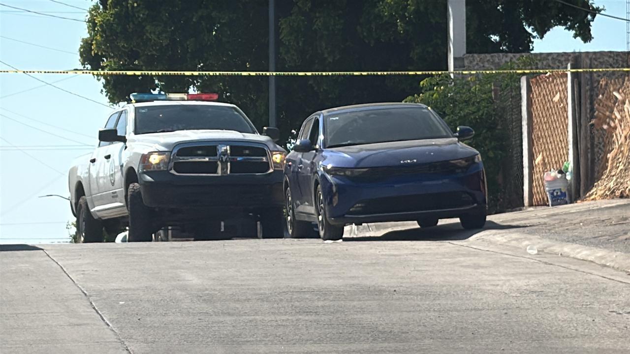 $!Aseguran dos vehículos tras cateo a domicilio de la colonia 22 de Diciembre, en Culiacán