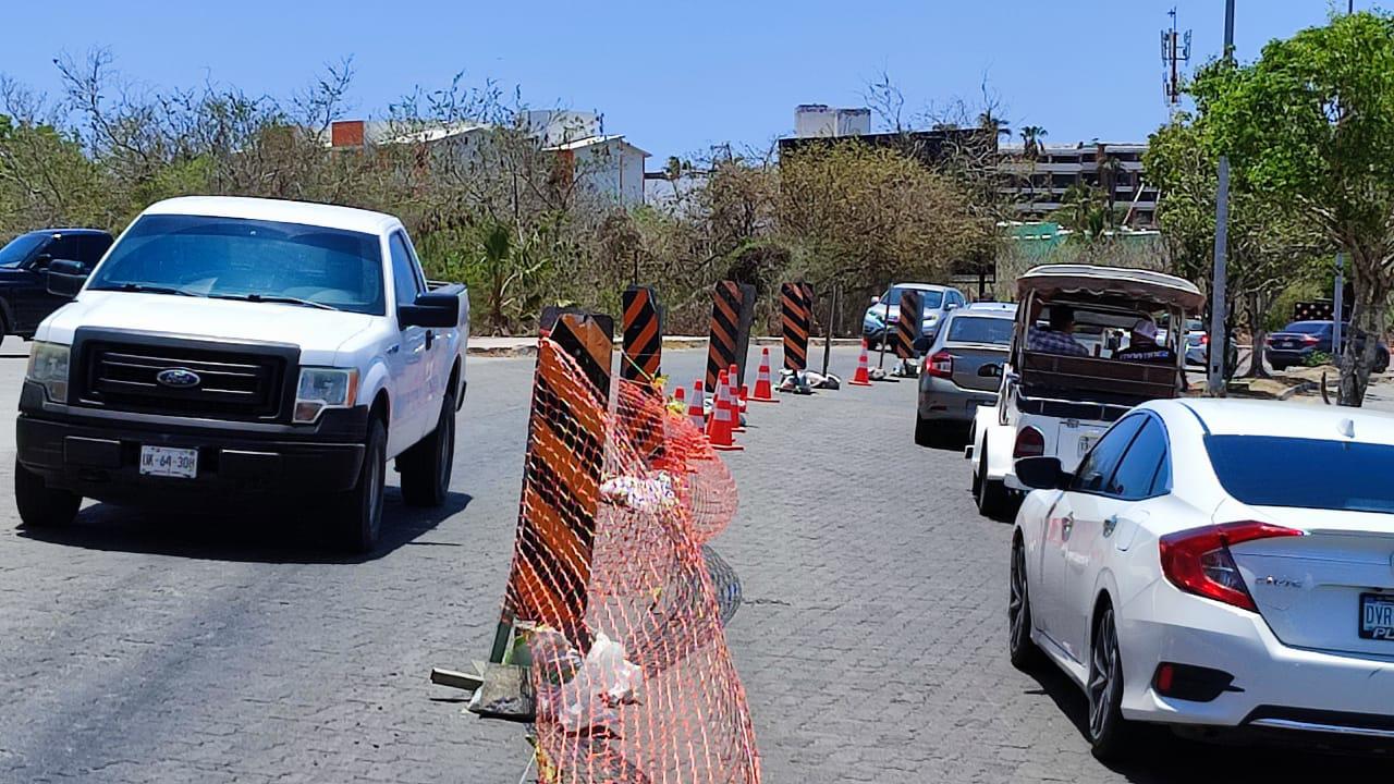 $!Abren bulevar Marina Mazatlán para resolver problema de inundaciones en Sábalo Country; genera tráfico