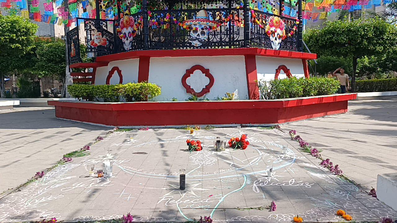 $!Altar en la plazuela de Escuinapa exige justicia por mujeres víctimas de feminicidio