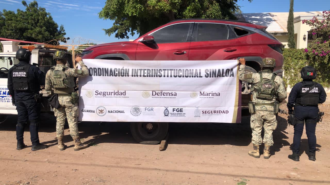 $!Recuperan un taxi y otros tres vehículos robados en diferentes puntos de Navolato