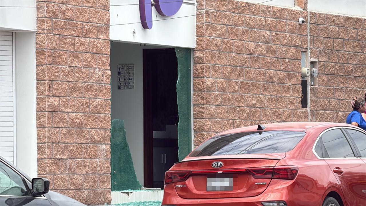 $!Atacan a balazos negocio de préstamos en Culiacán; había trabajadores dentro