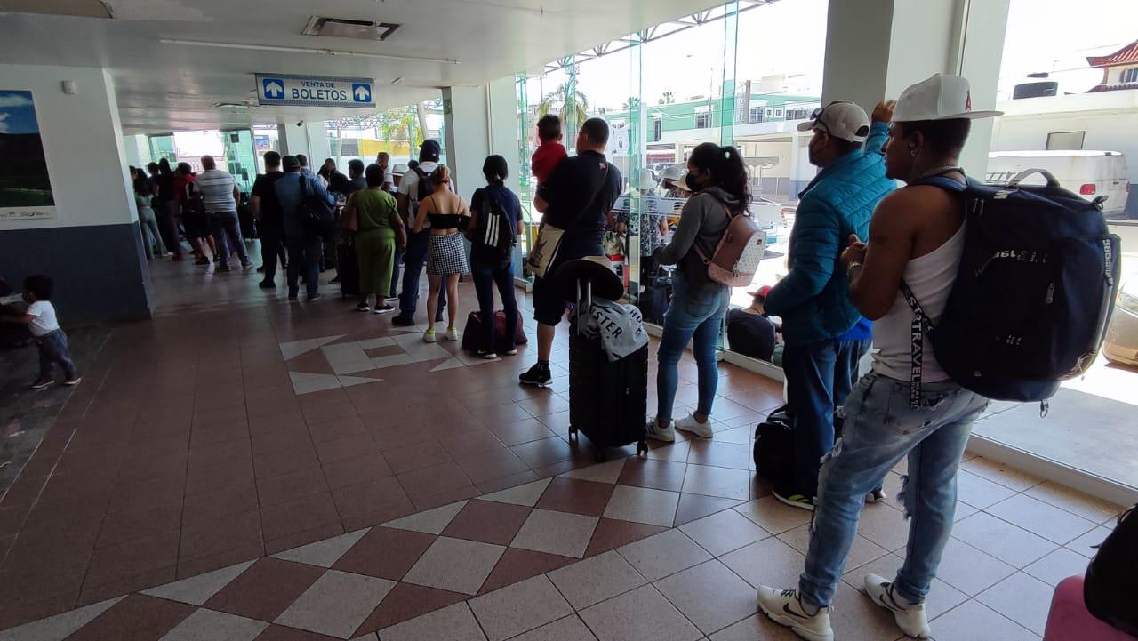 $!Miles se despiden de Mazatlán tras las vacaciones, con la esperanza de volver pronto
