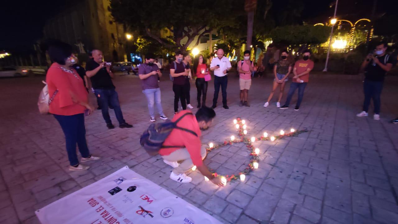 $!Recuerdan con una marcha y velas a 16 personas que perdieron la vida por Sida en Mazatlán en 2021