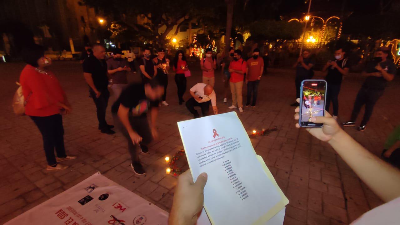 $!Recuerdan con una marcha y velas a 16 personas que perdieron la vida por Sida en Mazatlán en 2021