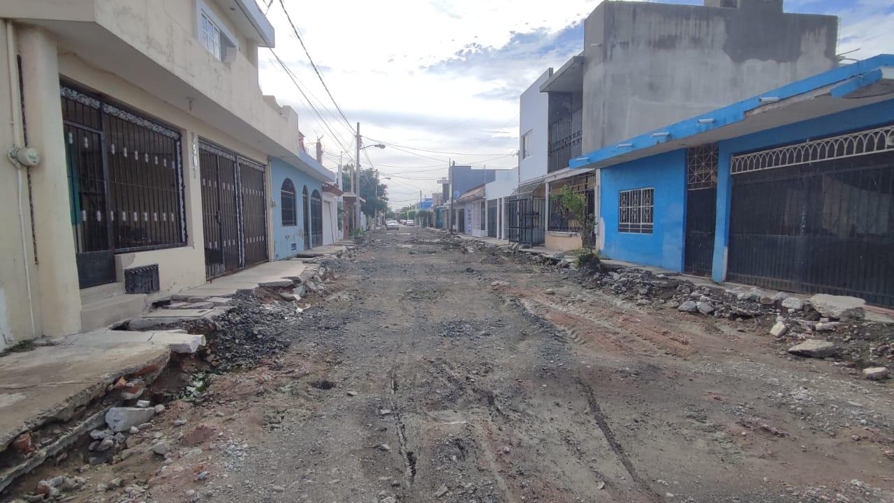 $!Vecinos de la Calle Osa Mayor, en la Villa Galaxia, exigen reparación de drenaje y pavimentación