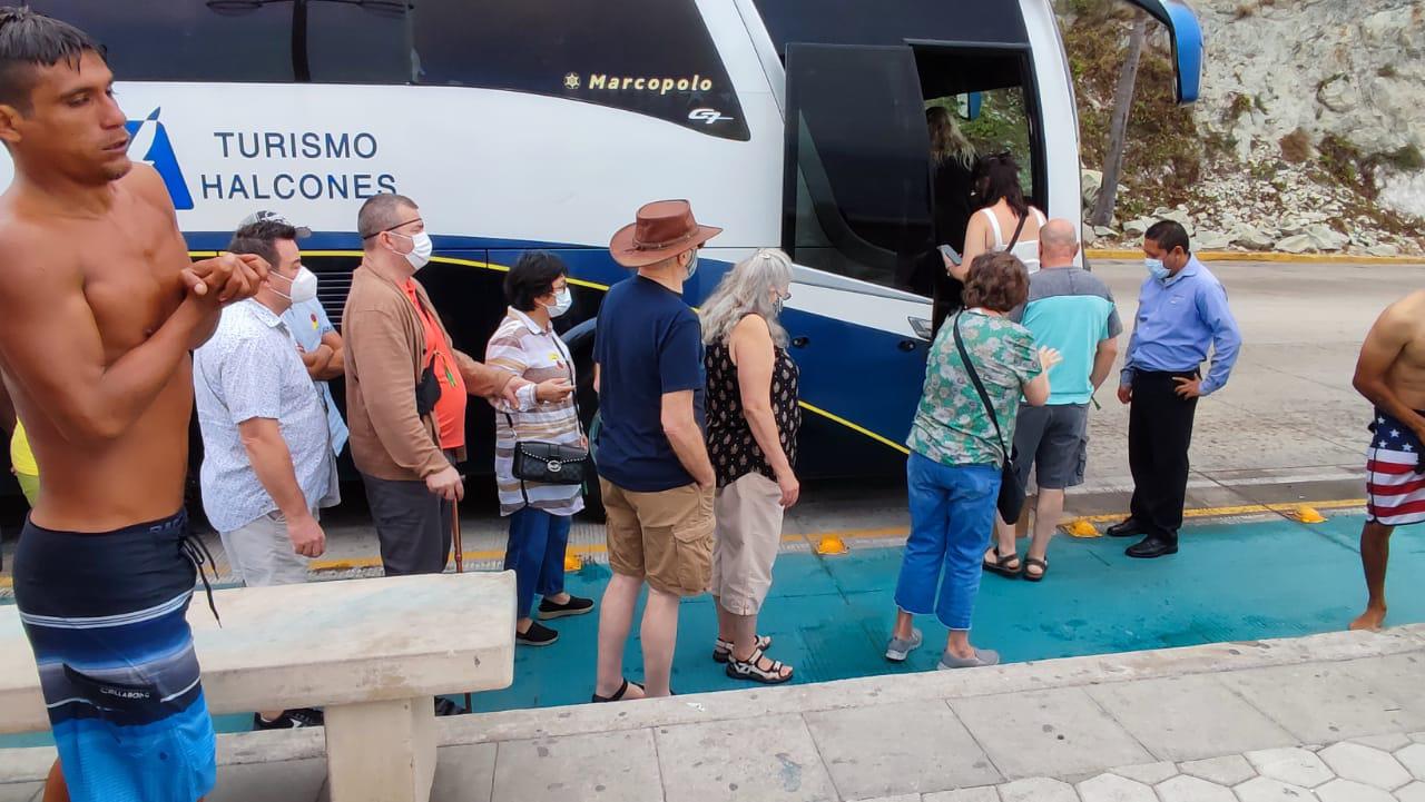 $!Turistas de crucero disfrutan de un espectáculo que les ‘roba el aliento’