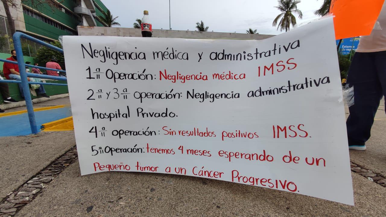 $!Se plantan en el IMSS de Mazatlán adultos mayores; exigen atención médica para pacientes con cáncer