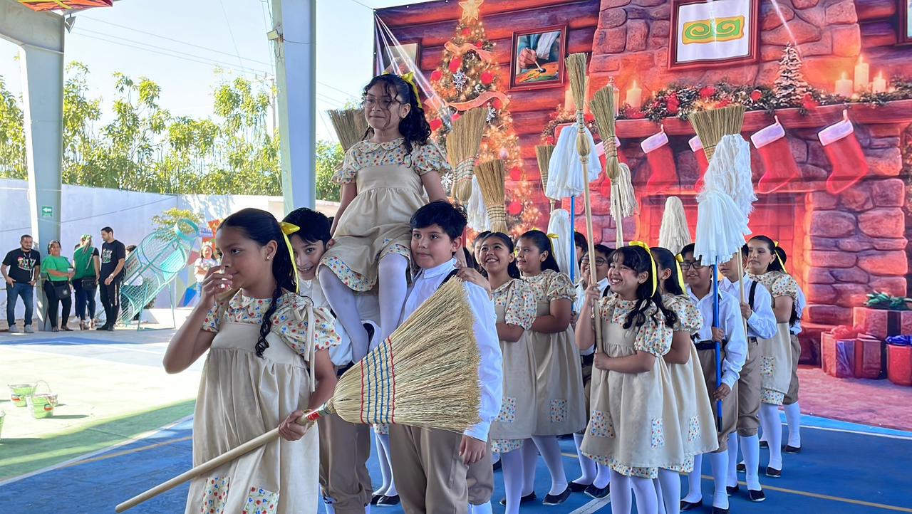 $!Los pequeños del Quinto A bailaron Palos Dance.
