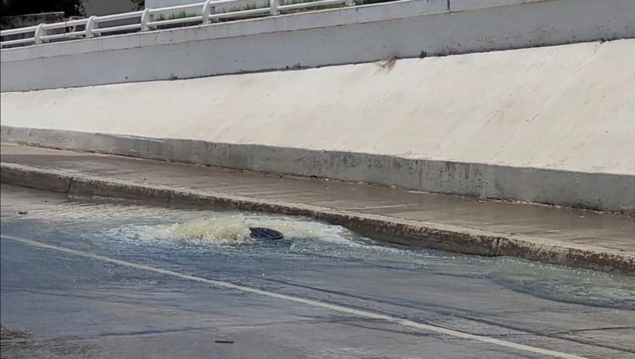 $!Brotan aguas negras en diversas zonas de Culiacán; ahora en el malecón nuevo