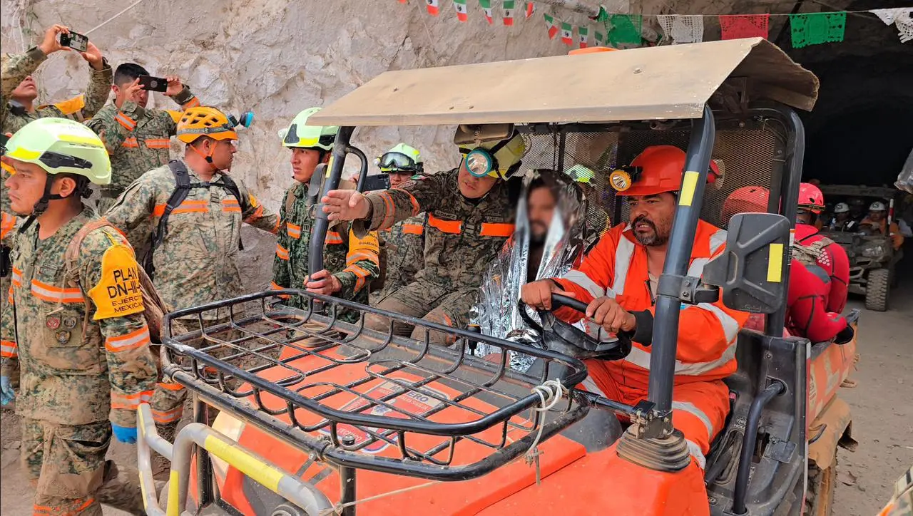 $!Rescatan a segundo minero tras 14 días atrapado en mina Santa Fe