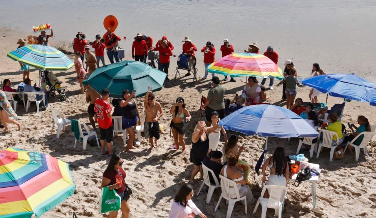 $!Gobernador Rocha Moya da la bienvenida a turistas que disfrutan del Carnaval Internacional de Mazatlán