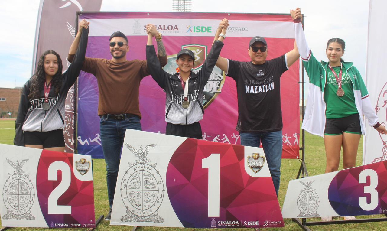 $!Alcalde de Mazatlán visita a atletas en la etapa estatal de los Juegos Conade