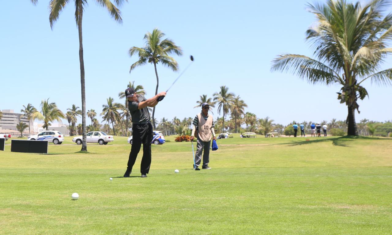 $!Toman ventaja Müller y Medina, en Anual de Golf del Centro Hospitalario Alhma