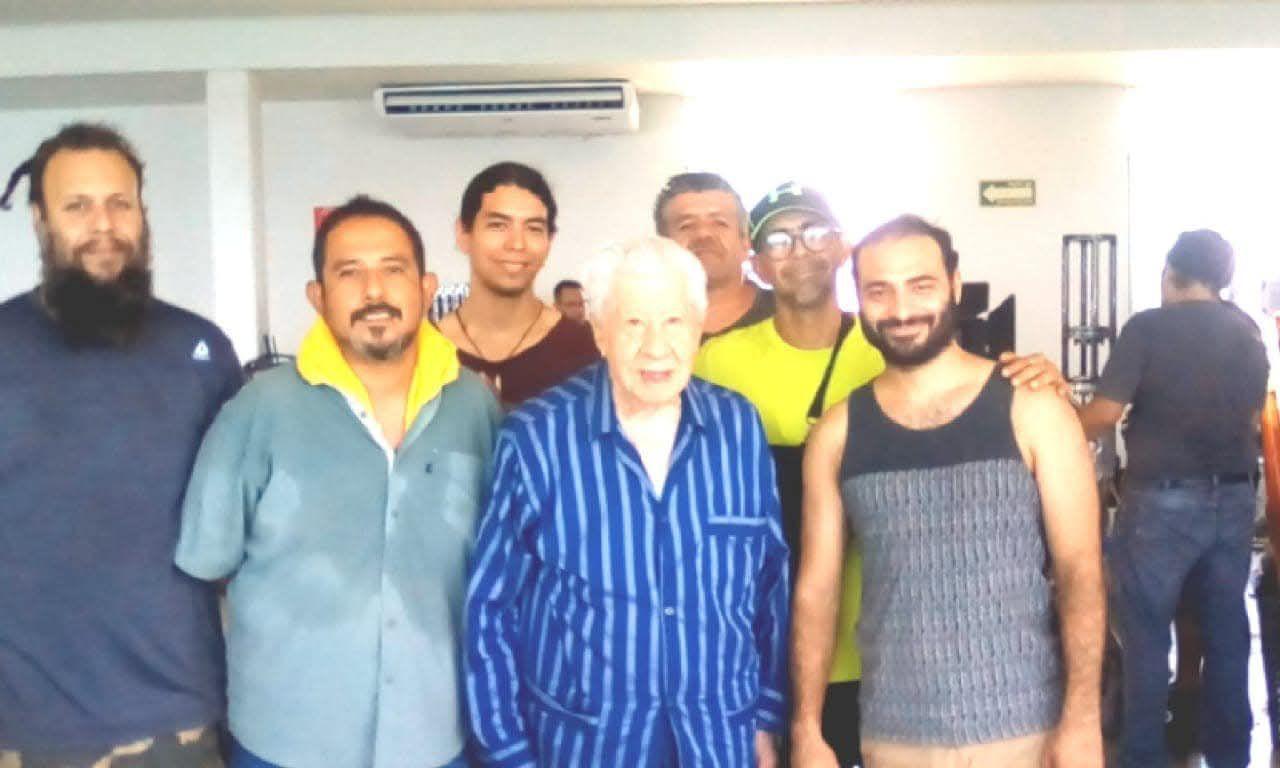 $!Alvarado aquí con el equipo y el Señor Ignacio López Tarso.