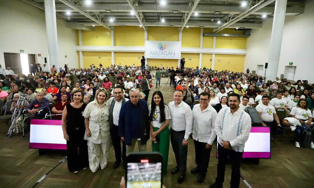 $!Entrega Beneficencia Pública Nacional 19 ambulancias y equipo a Sinaloa