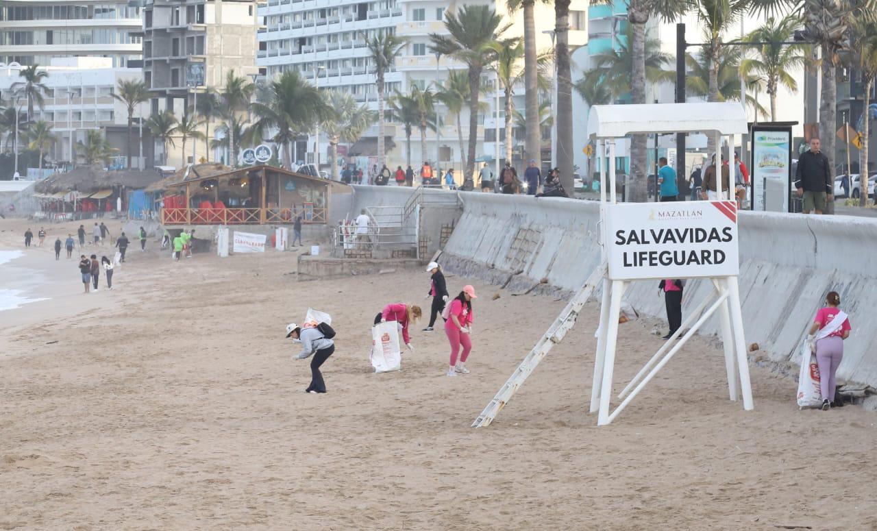 $!Unen fuerzas el Instituto de Cultura y Operadora de Playas para el cuidado ambiental en Mazatlán