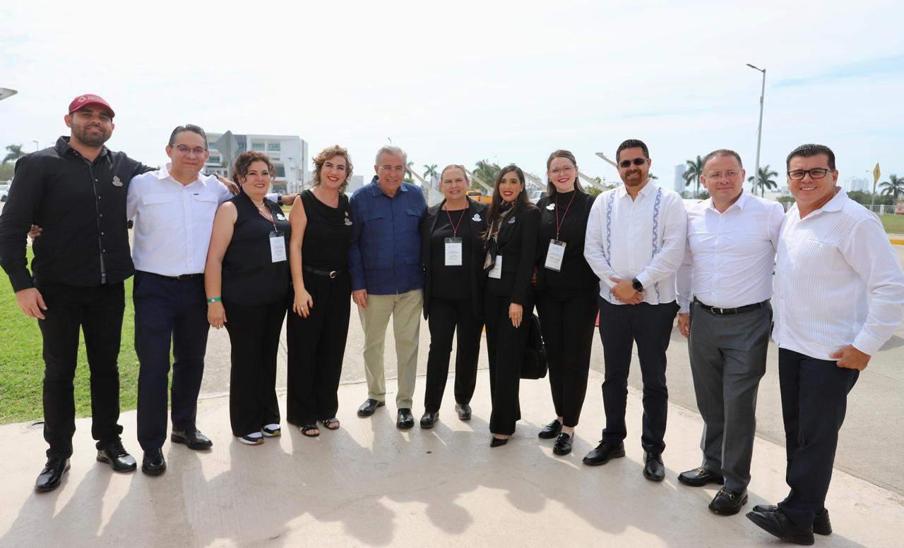 $!Entrega Beneficencia Pública Nacional 19 ambulancias y equipo a Sinaloa