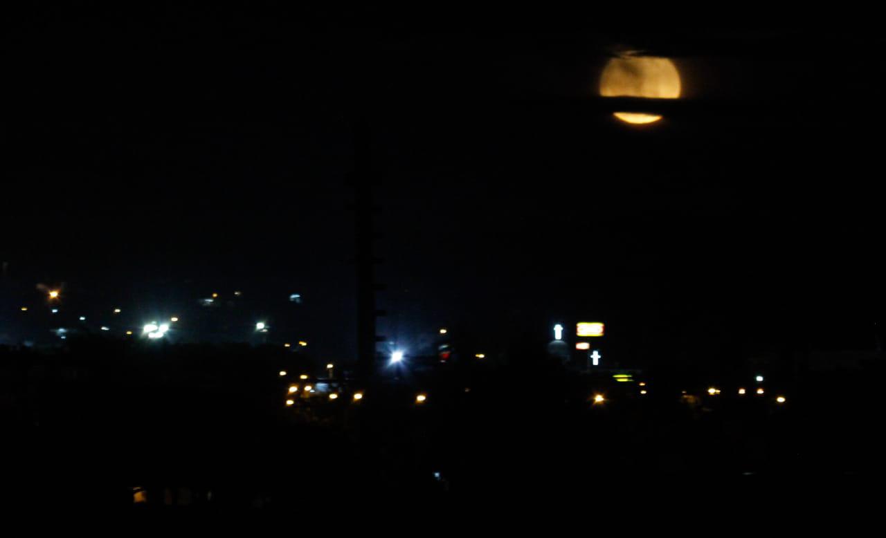 $!¿Viste la Luna de Flores? Así lució desde Mazatlán
