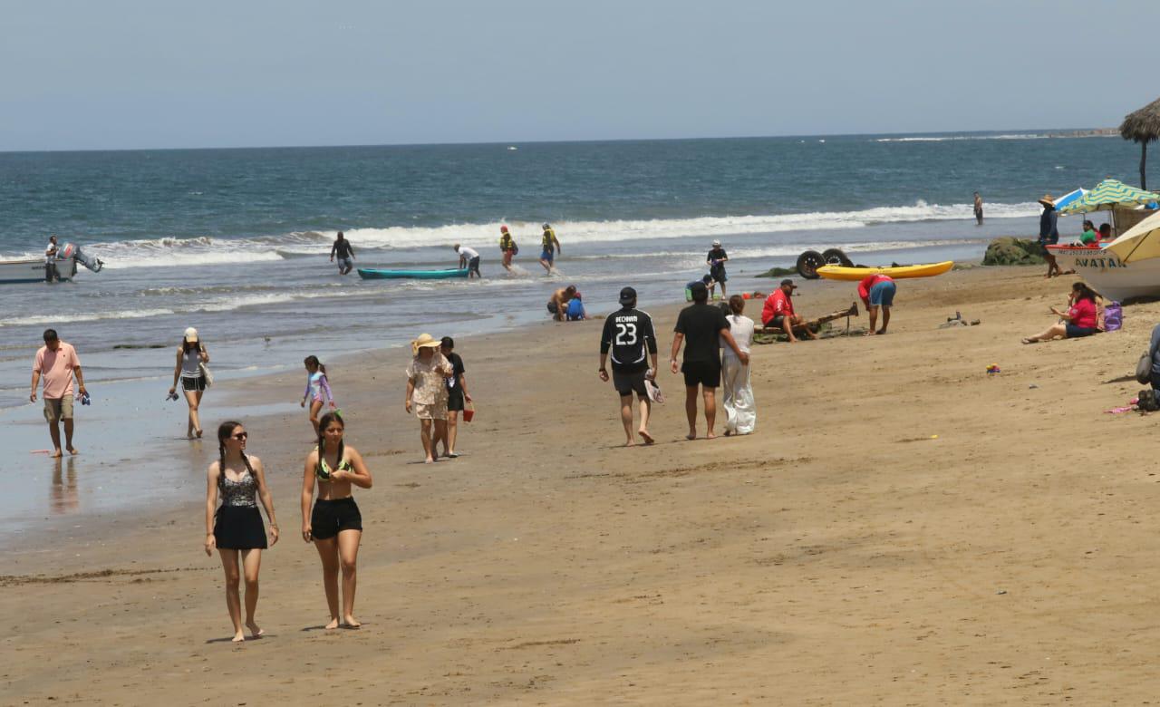 $!Continúa afluencia de visitantes en zona turística de Mazatlán