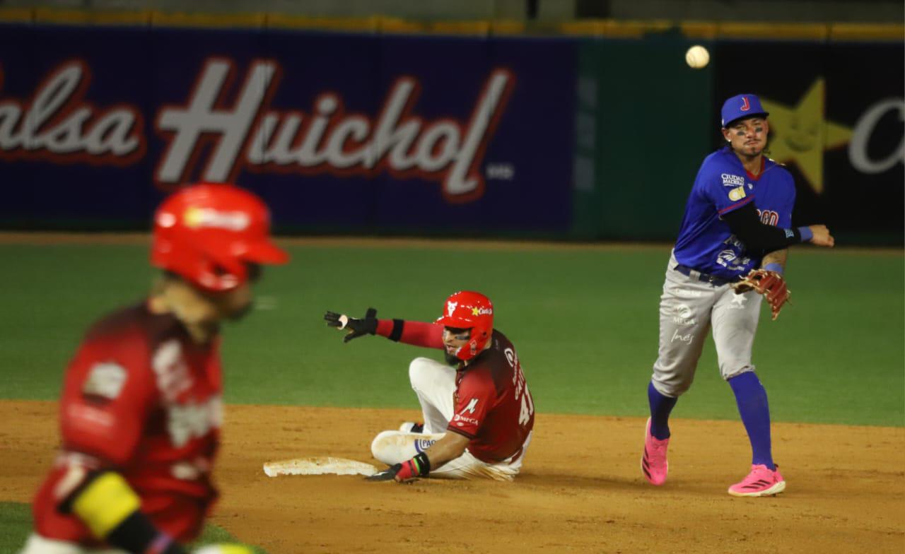 $!Venados dejan tendidos a Charros en extrainnings y empatan la serie en Mazatlán