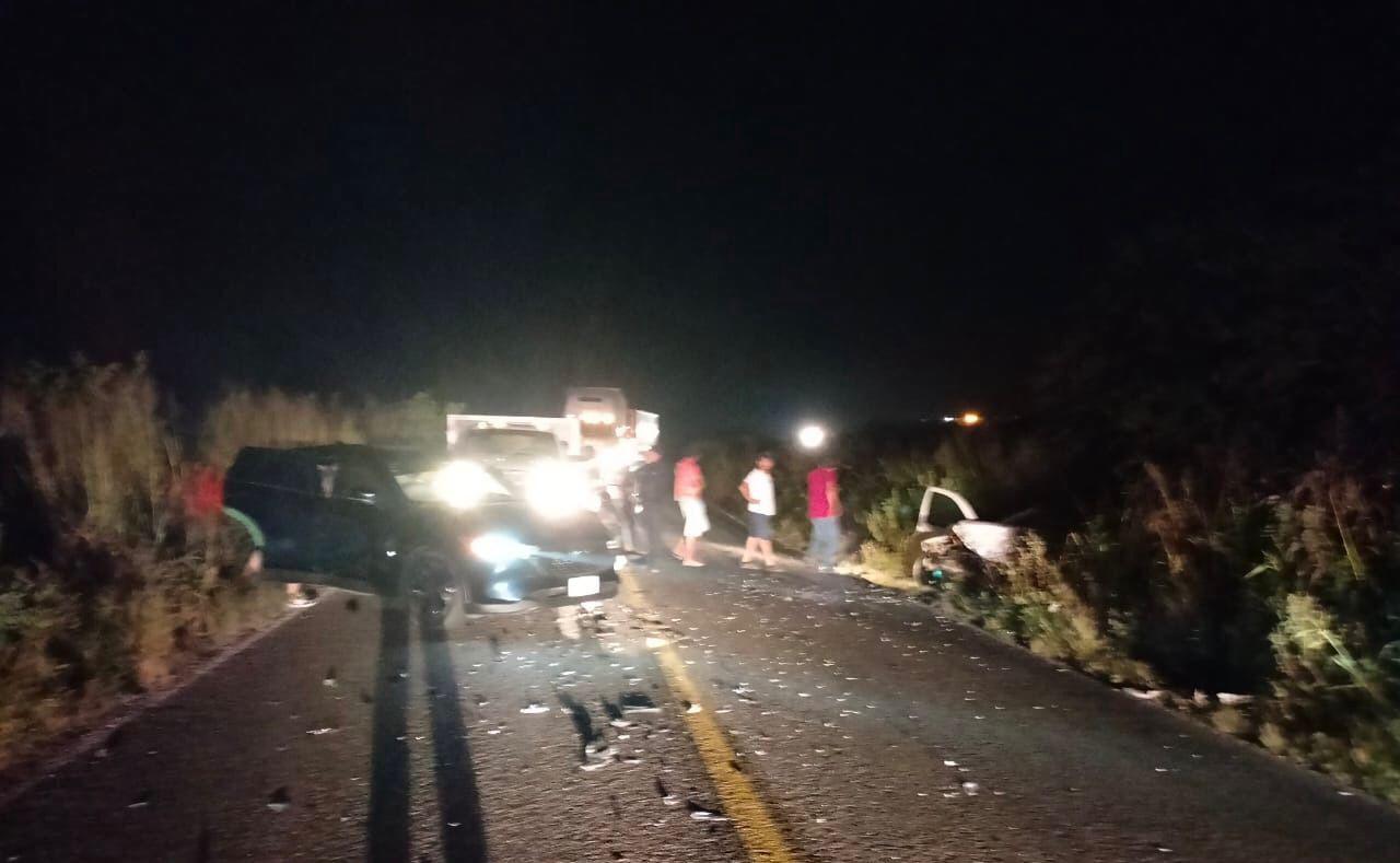 $!Resultan lesionados 3 hombres en choque en carretera, en Escuinapa