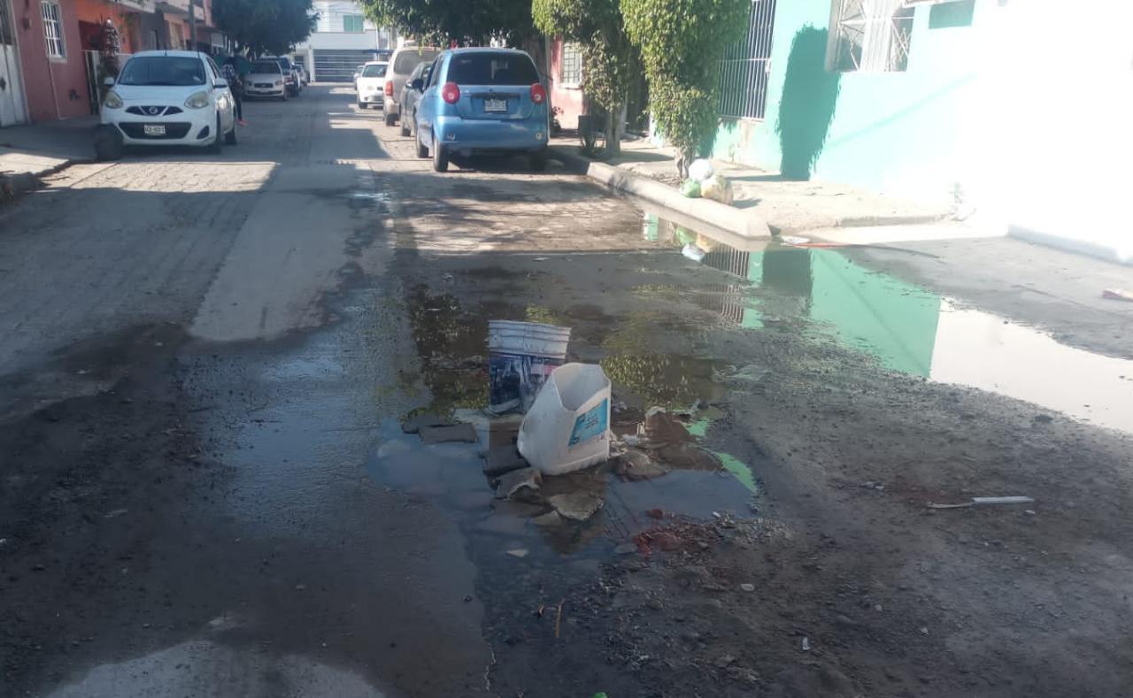 $!En Mazatlán, reportan fugas de agua potable en la Colonia 20 de Noviembre