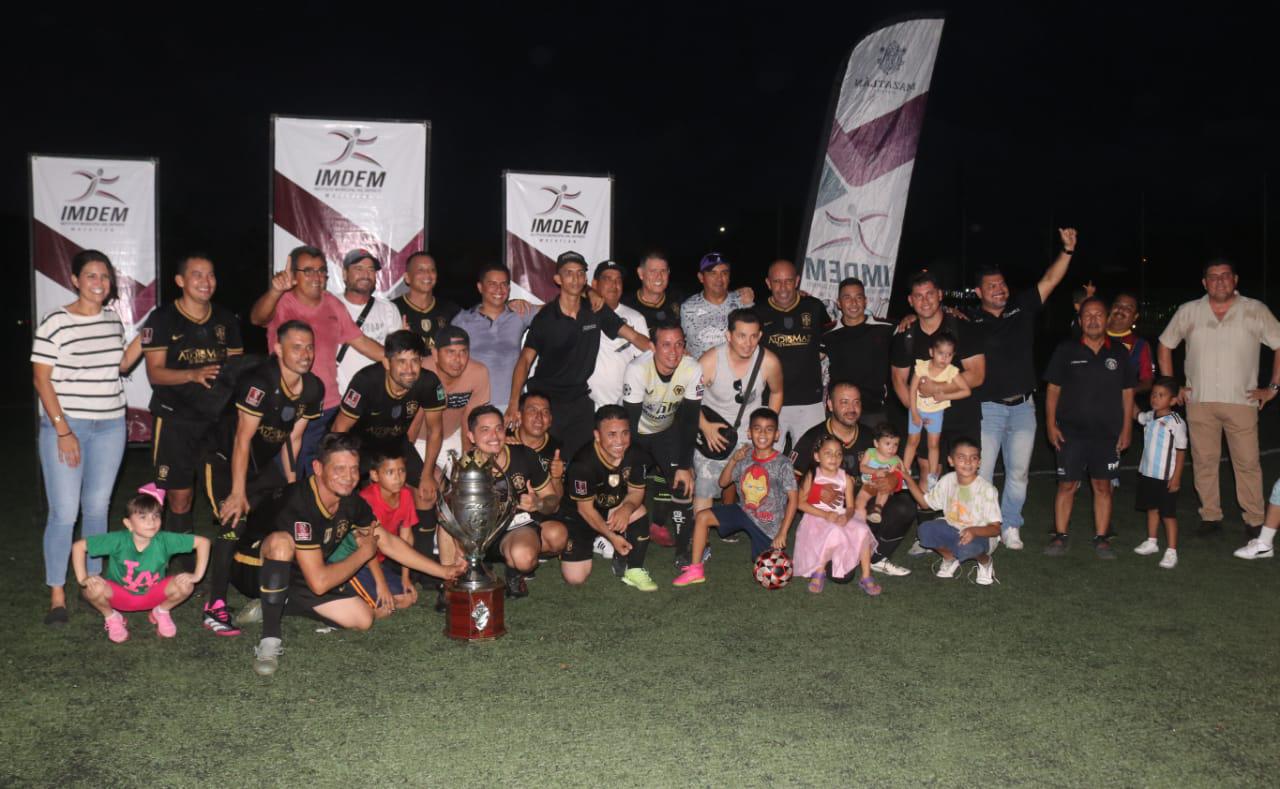 $!Se alzan Rojos de Villa Unión como campeones de la Súper Veteranos Primera Fuerza