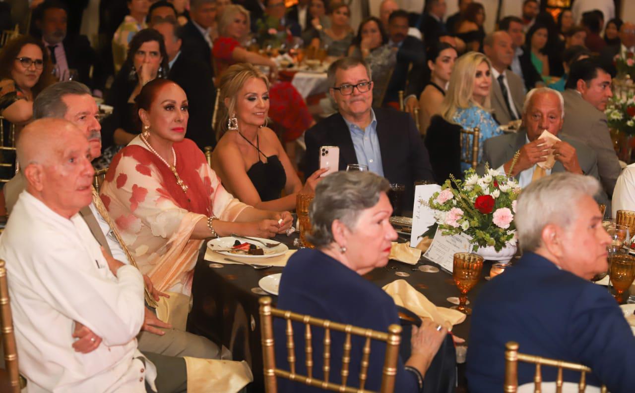 $!Reconocen a Ignacio Osuna y Olivia Vidaurri en ‘Amores y Sabores 2023’