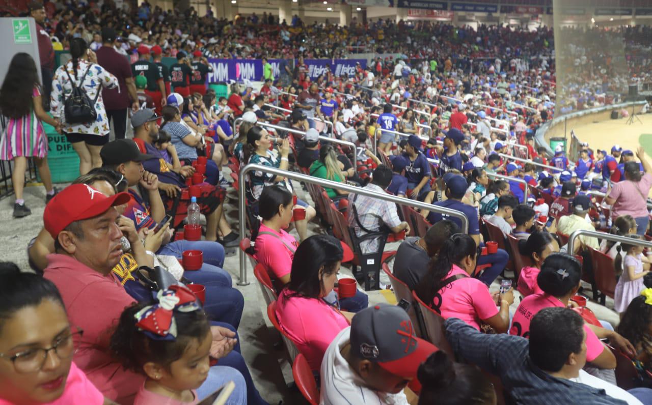$!Entre fuegos artificiales y un ambiente de fiesta inauguran el Mazatlán Baseball Tournament