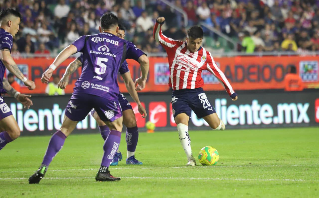 $!Mazatlán rescata el empate en un partido de locura y drama frente a las Chivas
