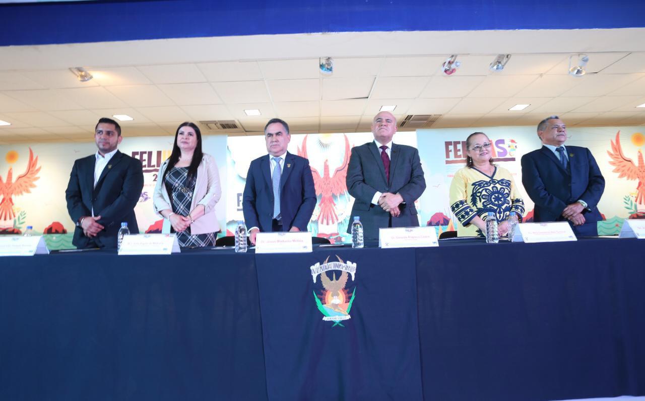 $!El evento protocolario inaugural tuvo lugar en el Polideportivo de la UAS de Mazatlán.