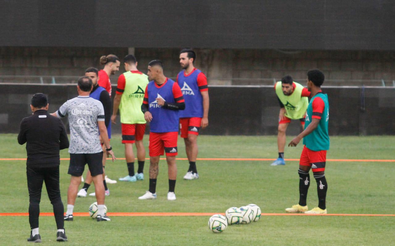 $!Néstor Vidrio advierte a Rayados: Vamos a jugar al tú por tú