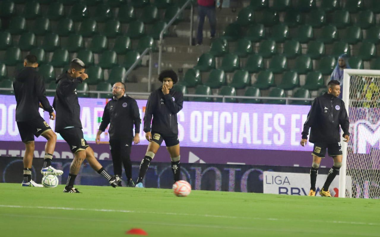 $!El Mazatlán-Chivas arrancará a la hora acordada, pese a la lluvia