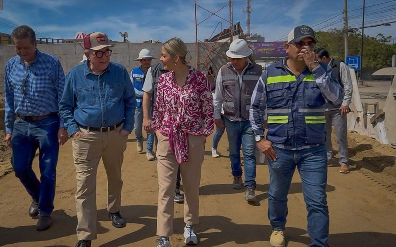 $!Realiza Rocha visita sorpresa a Mazatlán; recorre de nuevo el puente de la Colosio y el mercado Pino Suárez