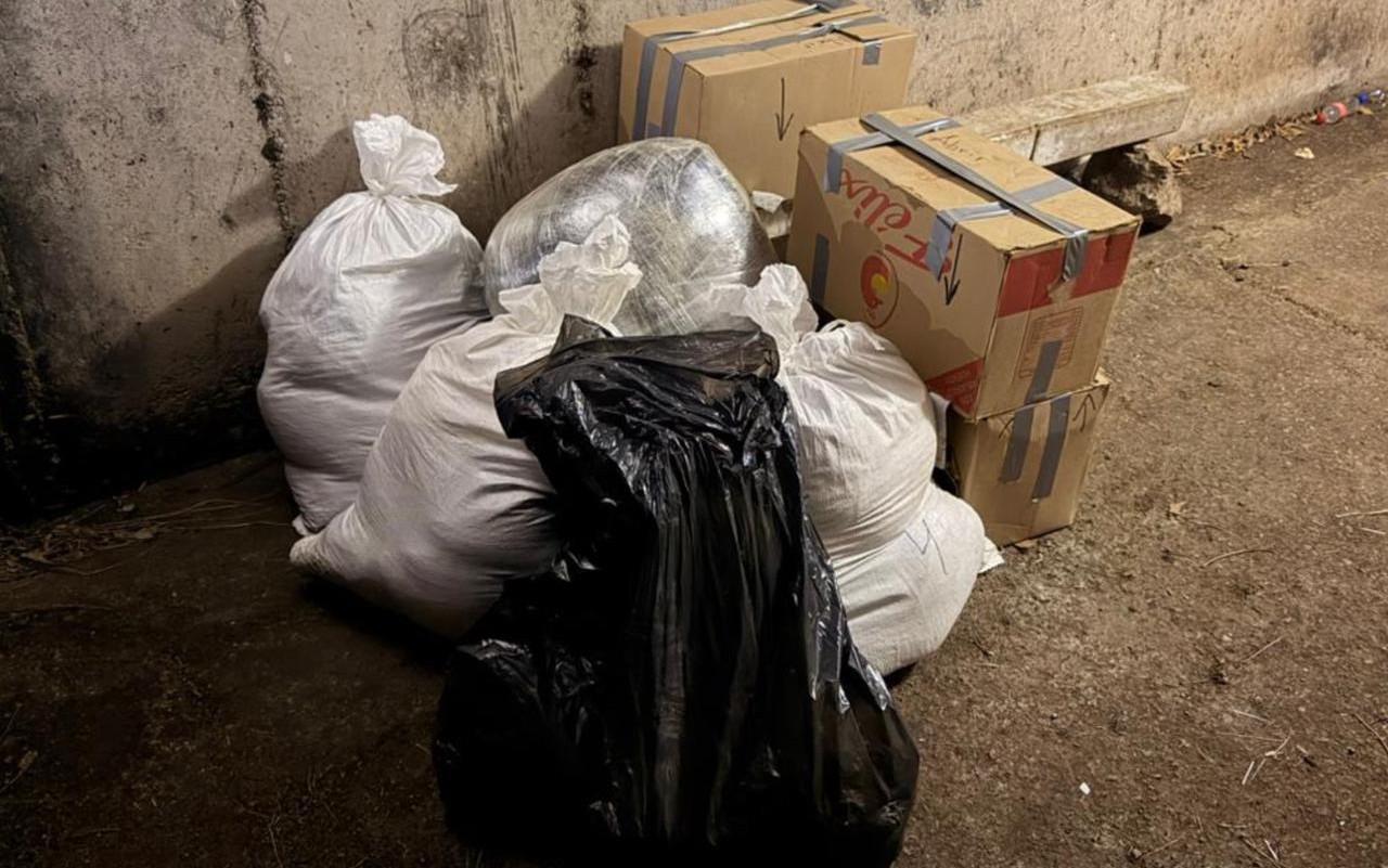 $!Aseguran más de 175 kilos de cristal en la carretera Rosario-Mazatlán