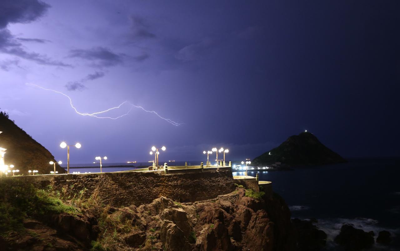 $!Mazatlán amanece con truenos y lluvia este martes
