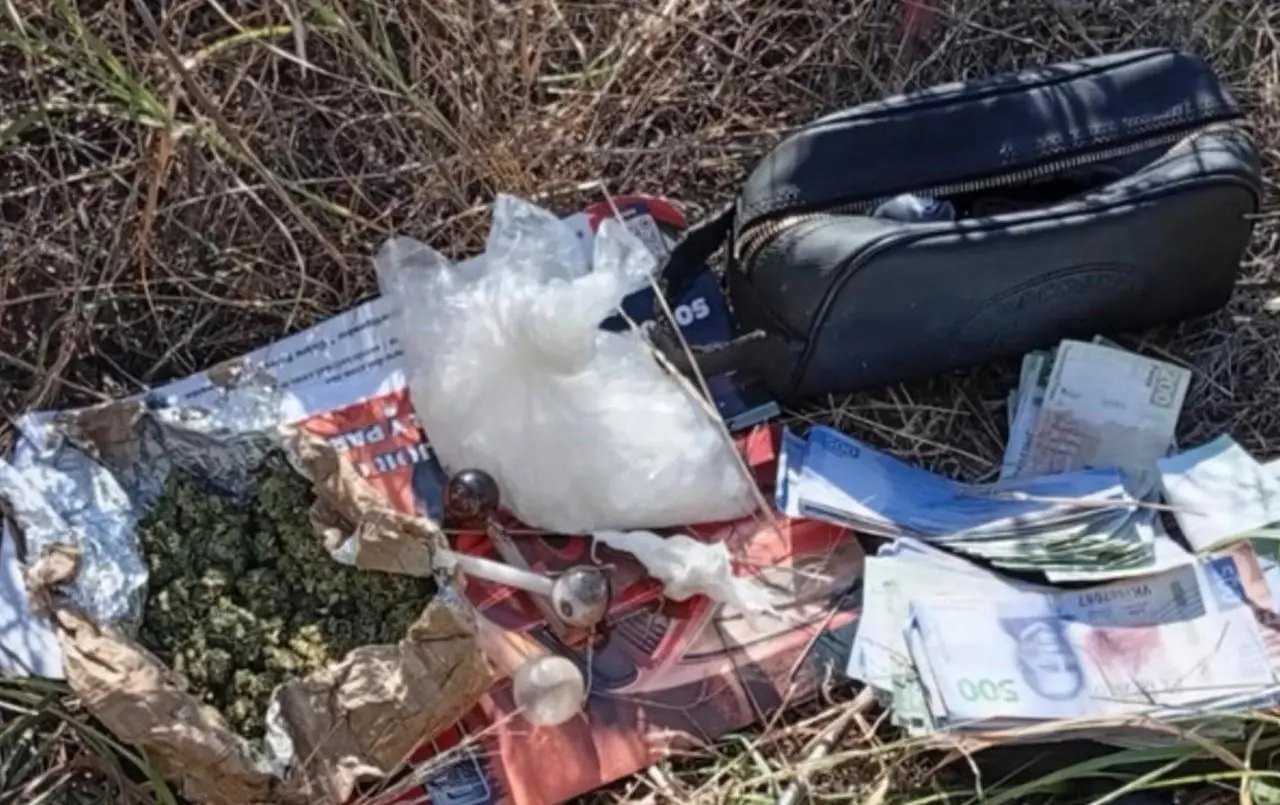 $!Ejército asegura billetes falsos y droga en Desarrollo Urbano Tres Ríos de Culiacán