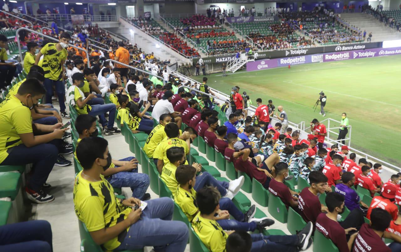 $!Inauguración de la Copa Mazatlán de Futbol llena el Kraken de algarabía