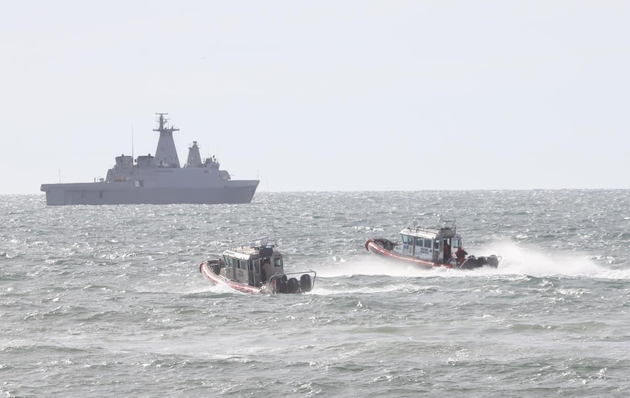 $!Realiza la Semar simulacro de rescate frente al Monumento al Pescador