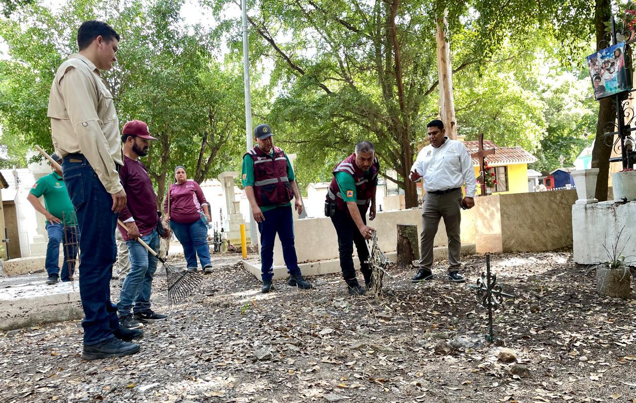 $!Por el Día de Muertos, Protección Civil ‘señaliza’ áreas de riesgo en panteones de Culiacán
