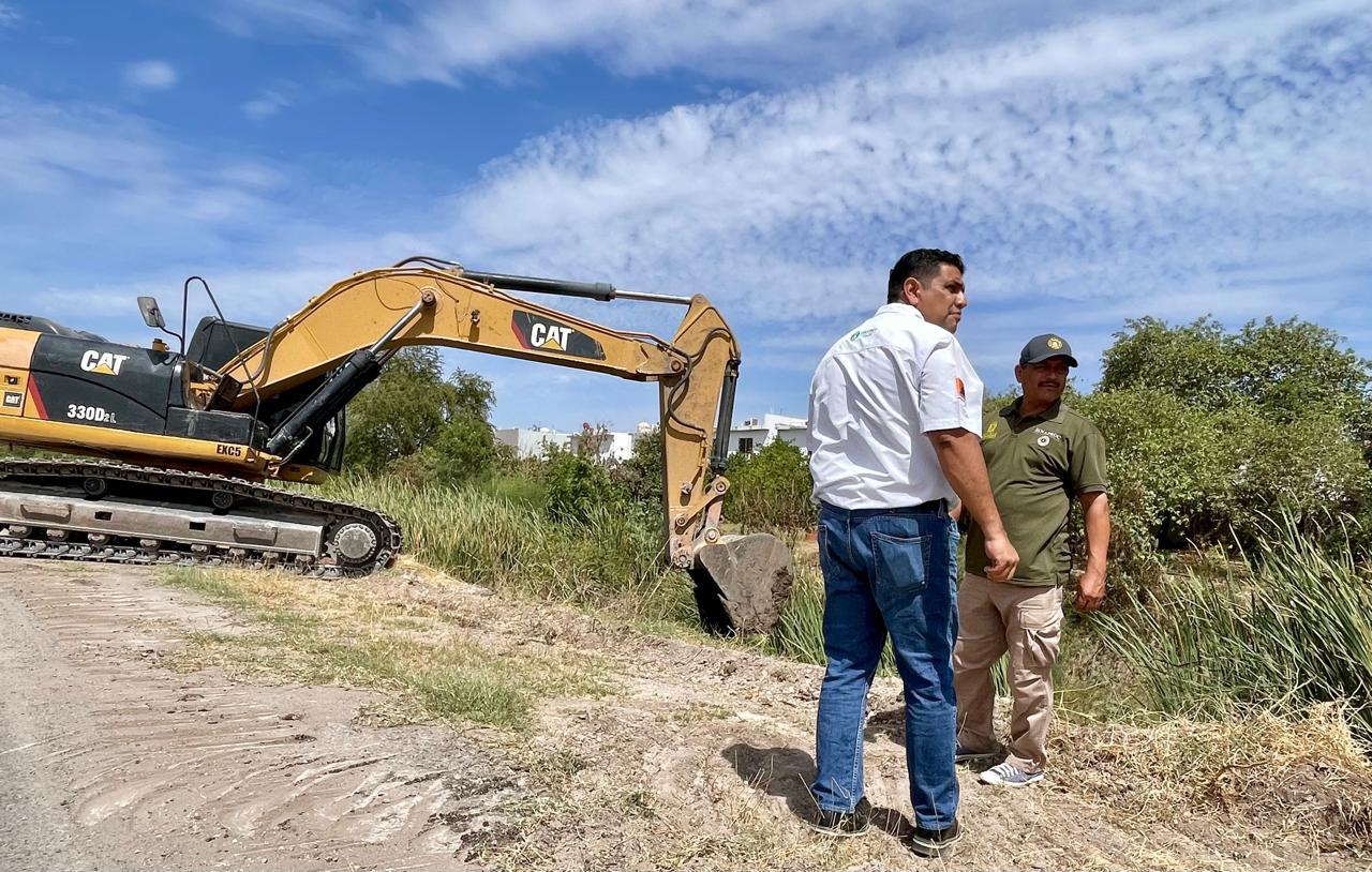 $!Realizan limpieza de arroyos, canales y drenes en Culiacán ante temporada de lluvias