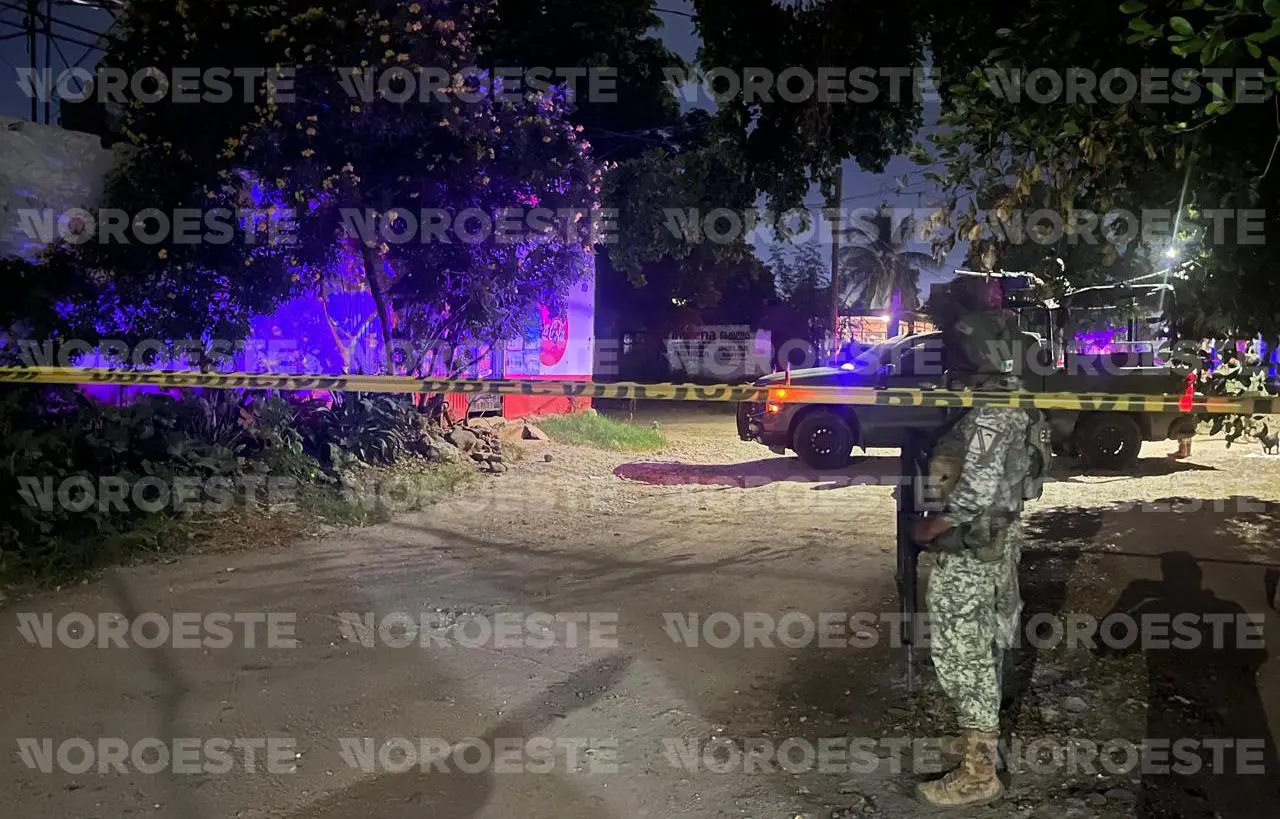 $!Atacan con armas largas abarrote en la Colonia Adolfo López Mateos, en Culiacán