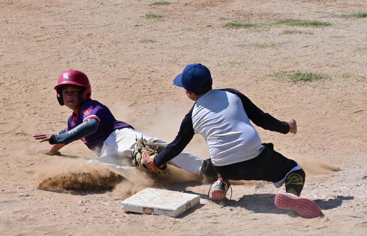 $!Ex ligamayorista Édgar González encabeza entrenamientos de preselecciones varoniles de softbol en Mazatlán
