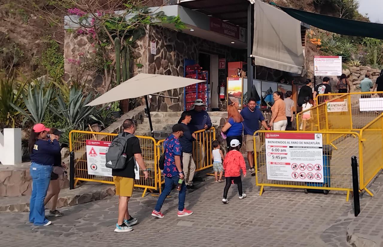 $!Tiene Mazatlán un fin de semana con moderada afluencia de turistas