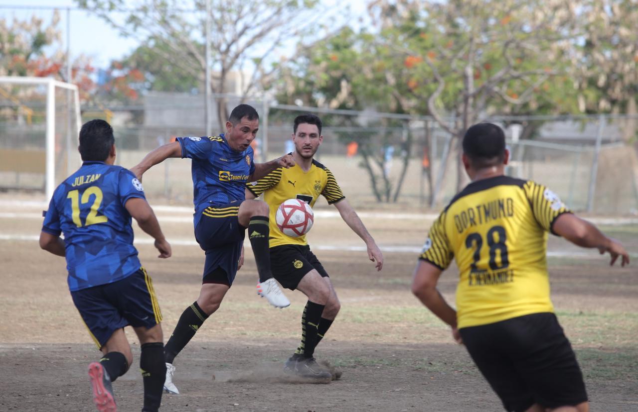 $!Hospital General y Visane-Ramada disputan título de Liga de Futbol Intermédicos