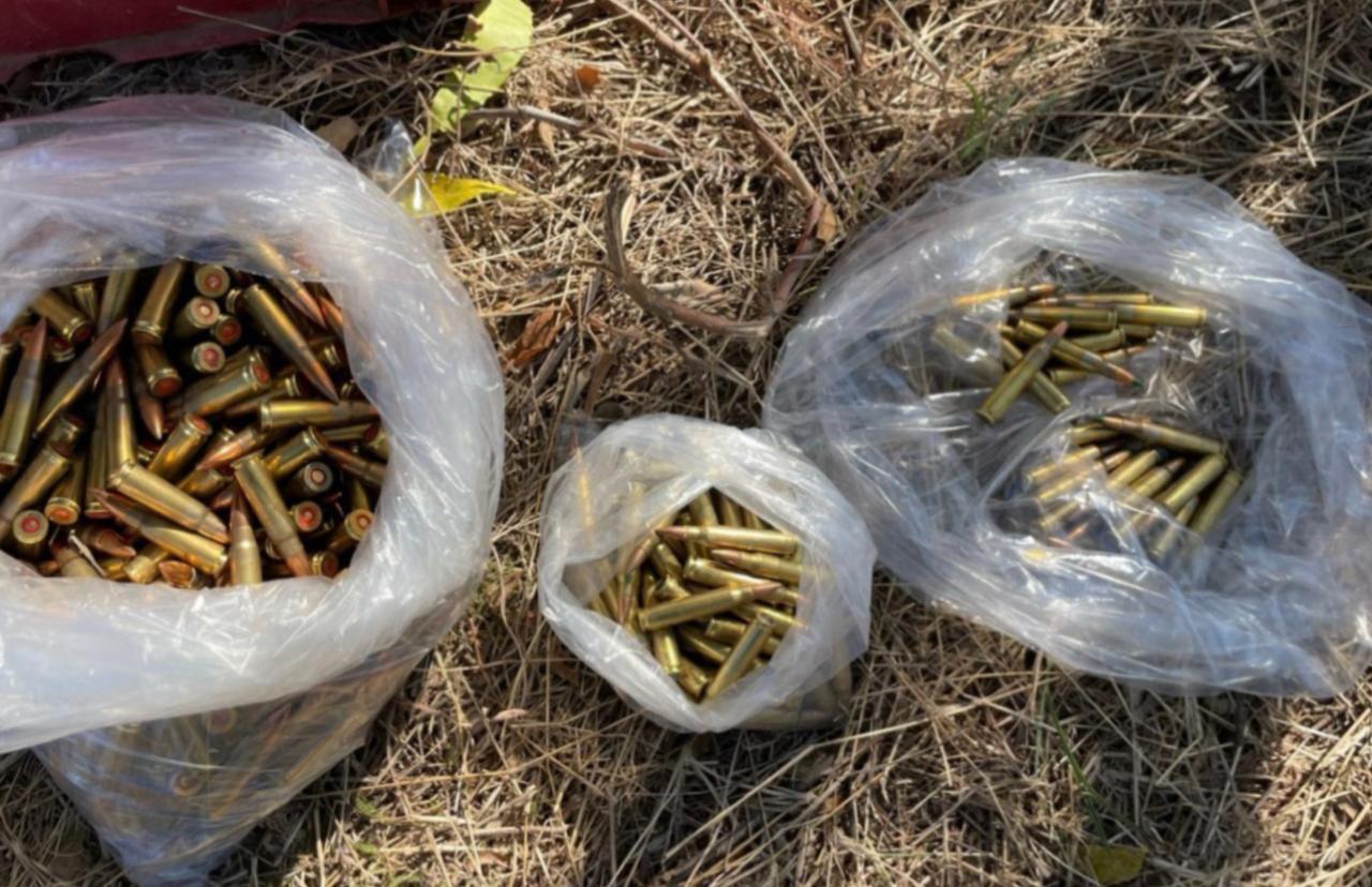 $!Decomisan un arma larga y más de 500 cartuchos en zona de terracería de Palmillas, Concordia