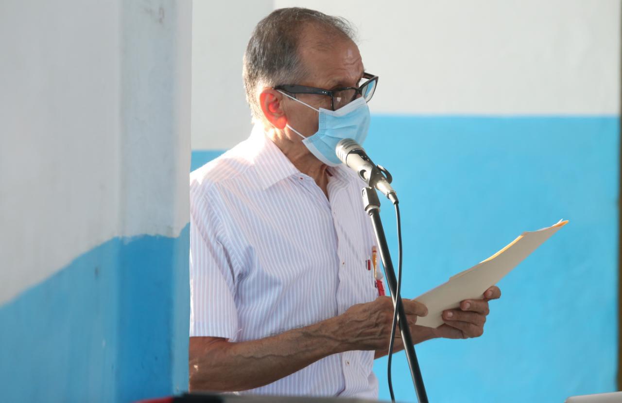 $!Juan Manuel González, director del plantel, expresó unas palabras de felicitación a los egresados.