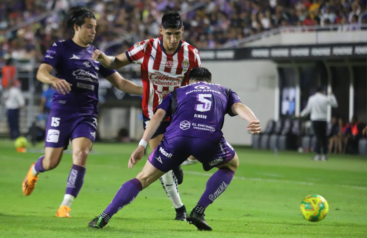 $!Mazatlán rescata el empate en un partido de locura y drama frente a las Chivas